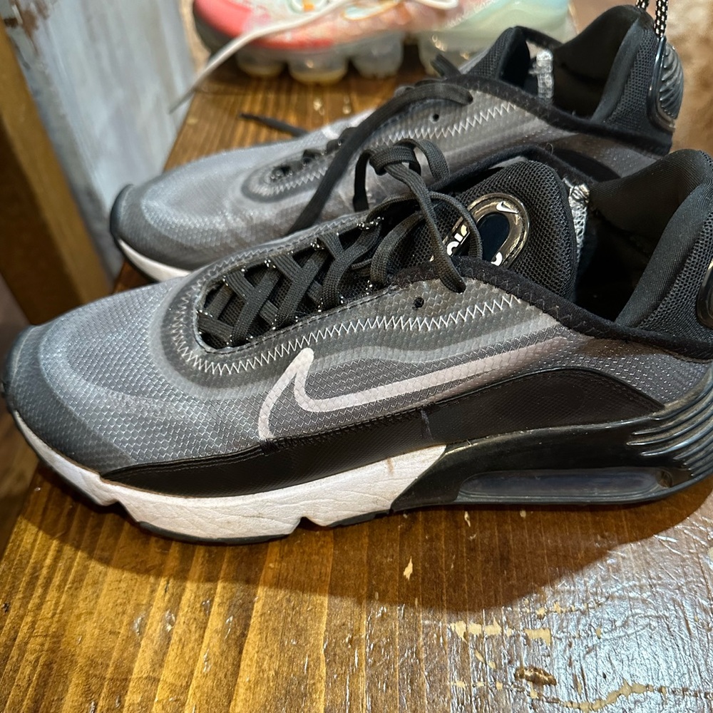 Nike 2090 size 8 1/2 women’s good condition